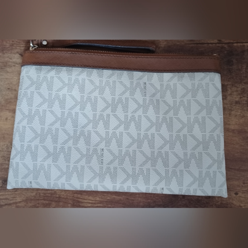 Vintage Michael Kors signature monogram logo leather white wristlet - Picture 11 of 16